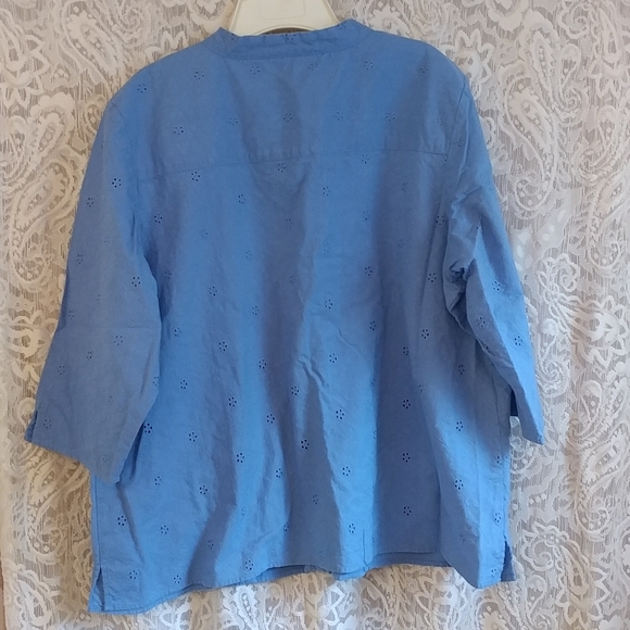 D & Co. - top - Picture 2 of 3